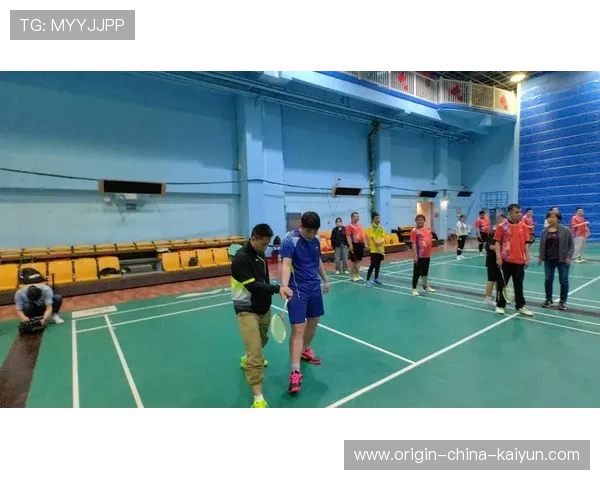 羽毛球少女表现炸裂！教练笑开花