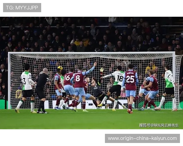 若塔禁区弧顶接球斜射，皮球钻入球门死角